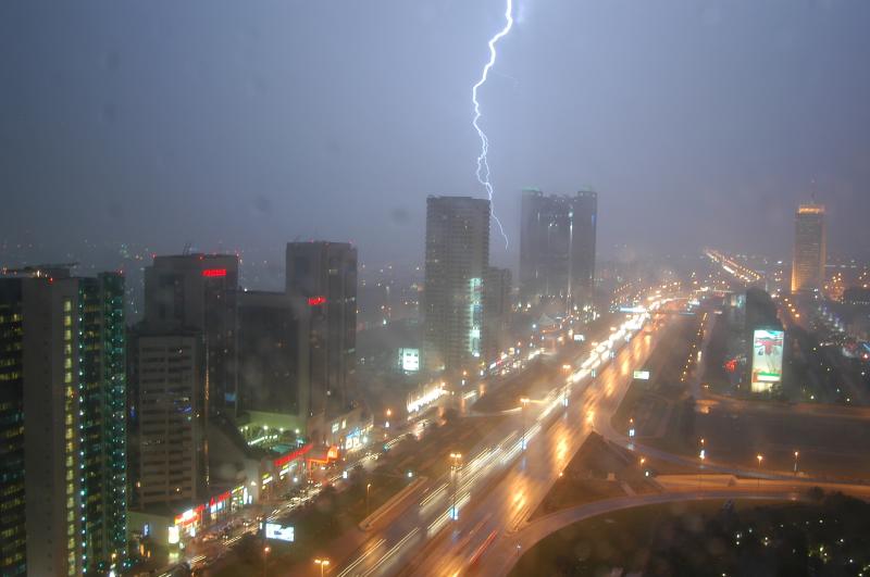 Rare thunderstorm at Zayed road Dubay